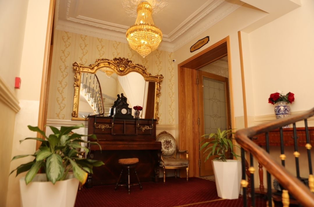 Hôtel de l'Étoile - Tour d'Hôtel